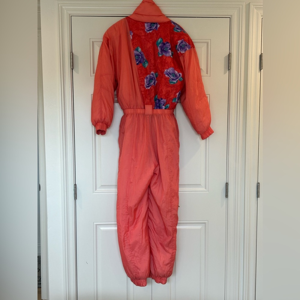 Vintage 80’s 90’s full ski suit pink with purple flowers Etirel